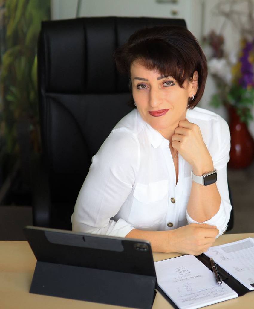 Алла во время работы